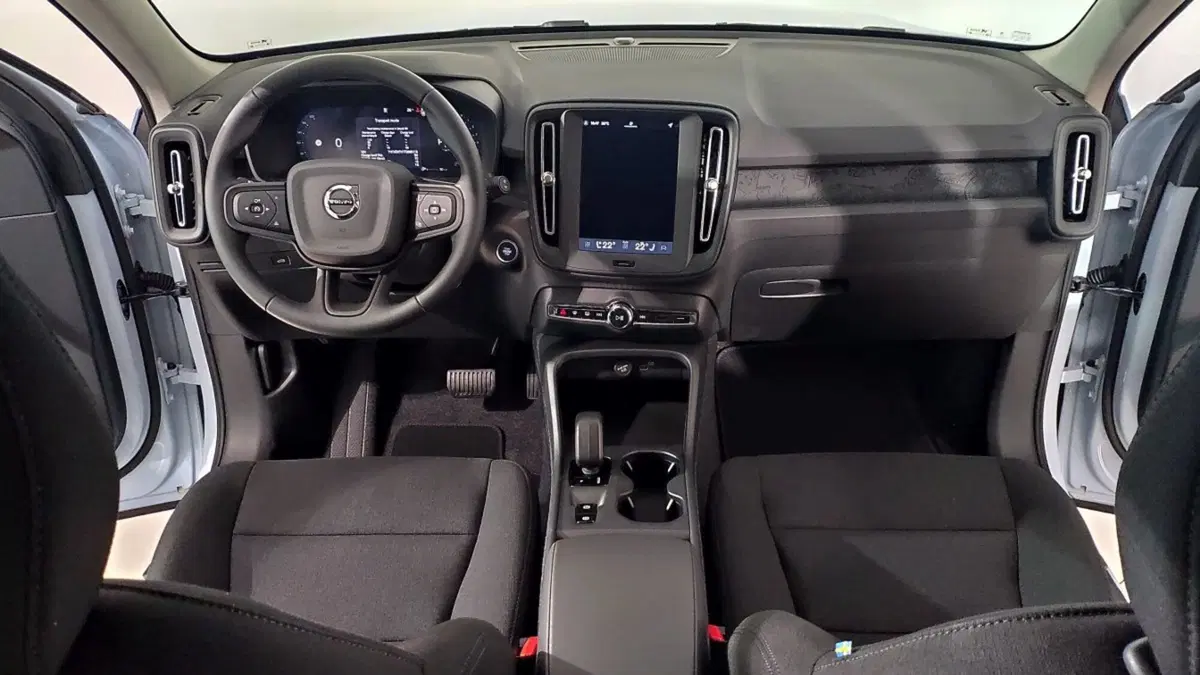 Volvo XC40 nuova a Como (5)