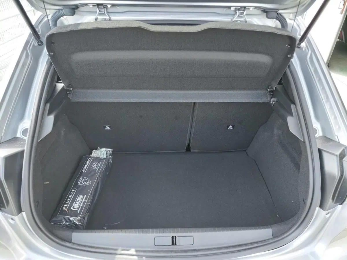 Peugeot 208 nuova a Treviso (14)