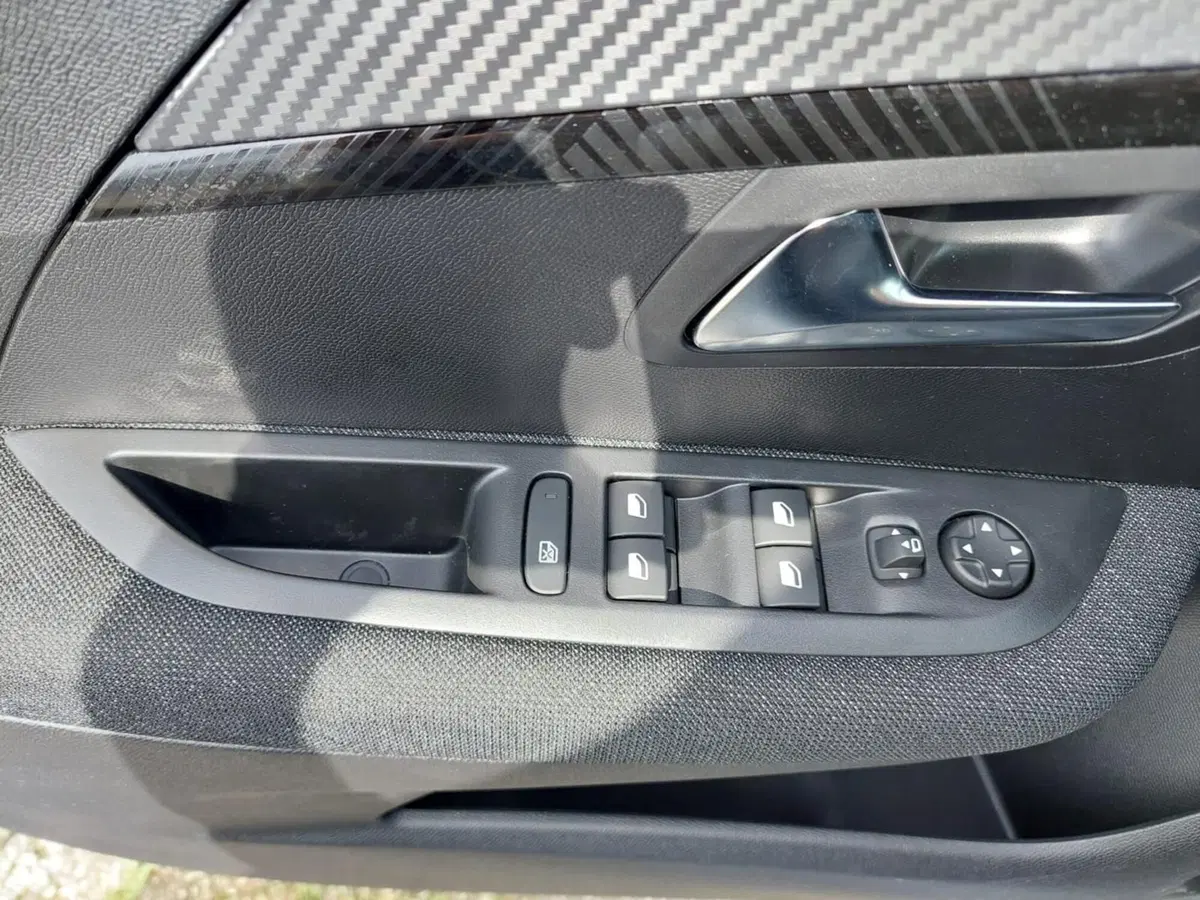 Peugeot 208 nuova a Treviso (7)