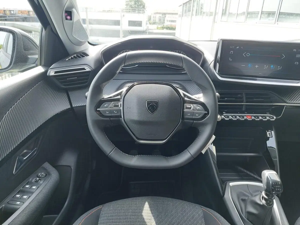Peugeot 208 nuova a Treviso (13)