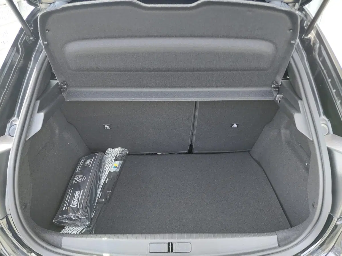 Peugeot 208 nuova a Treviso (14)