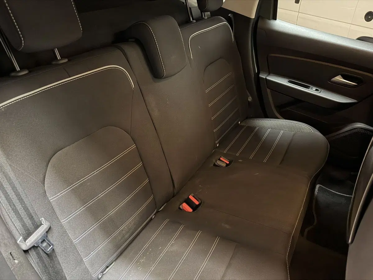 Dacia Duster usata a Milano (19)