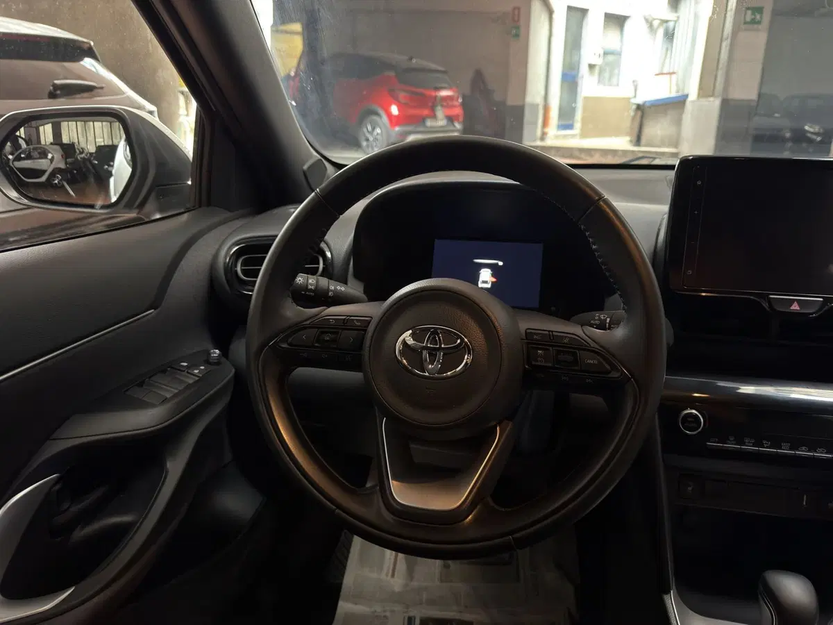 Toyota Yaris Cross usata a Milano (20)