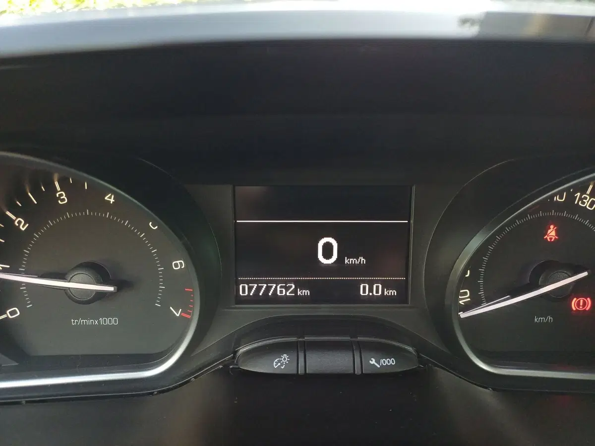 Peugeot 208 usata a Modena (13)