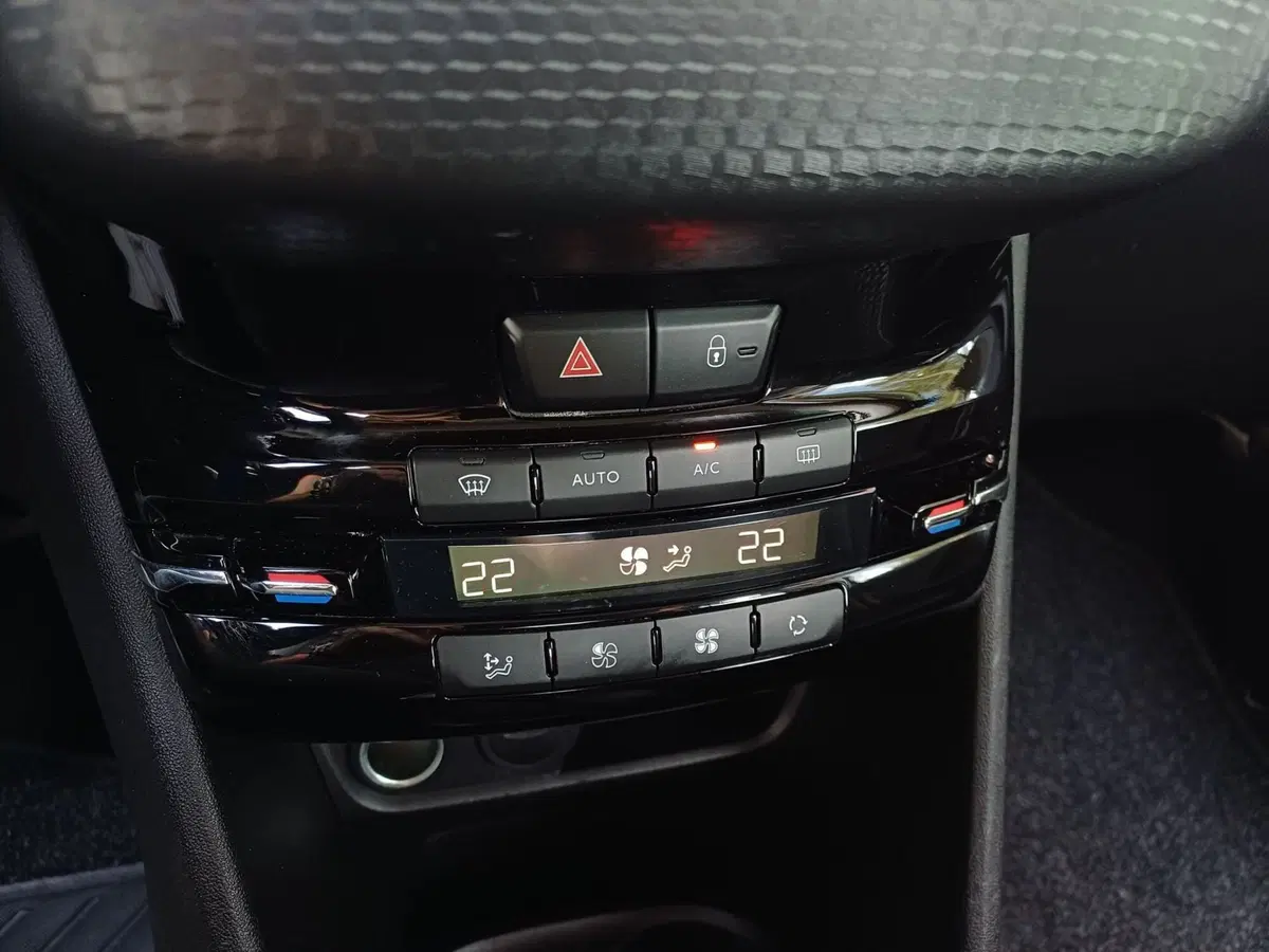 Peugeot 208 usata a Modena (19)