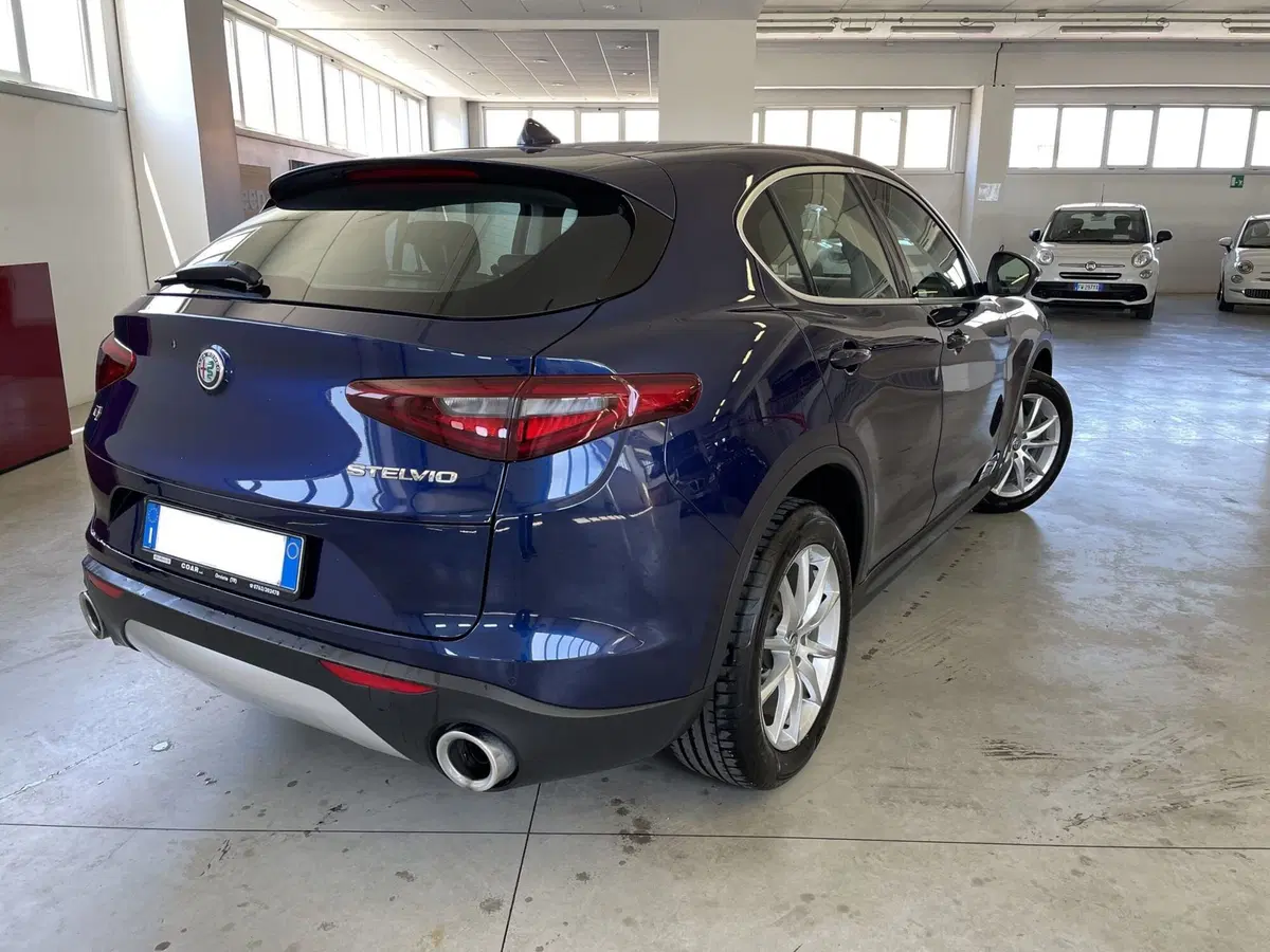 Alfa Romeo Stelvio usata a Terni (6)