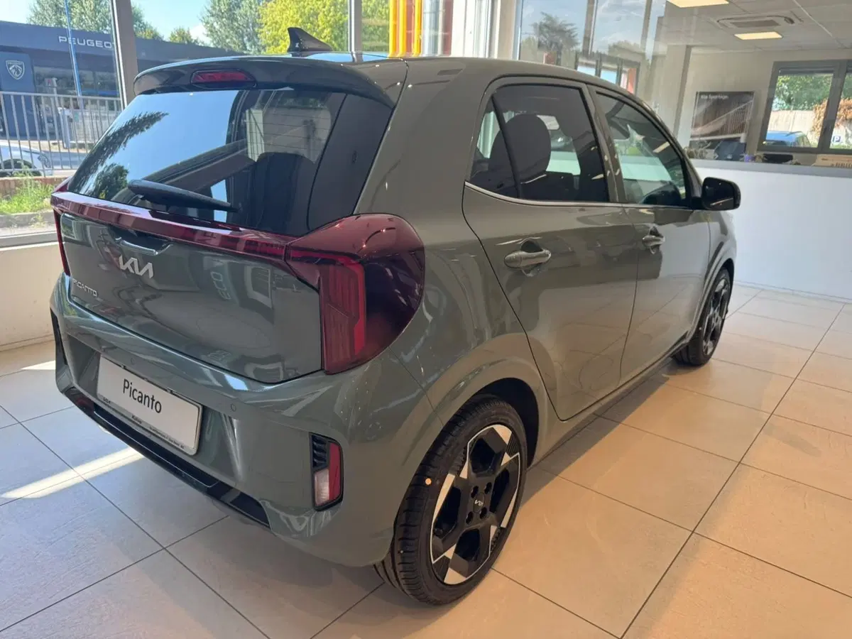Kia Picanto nuova a Bologna (7)