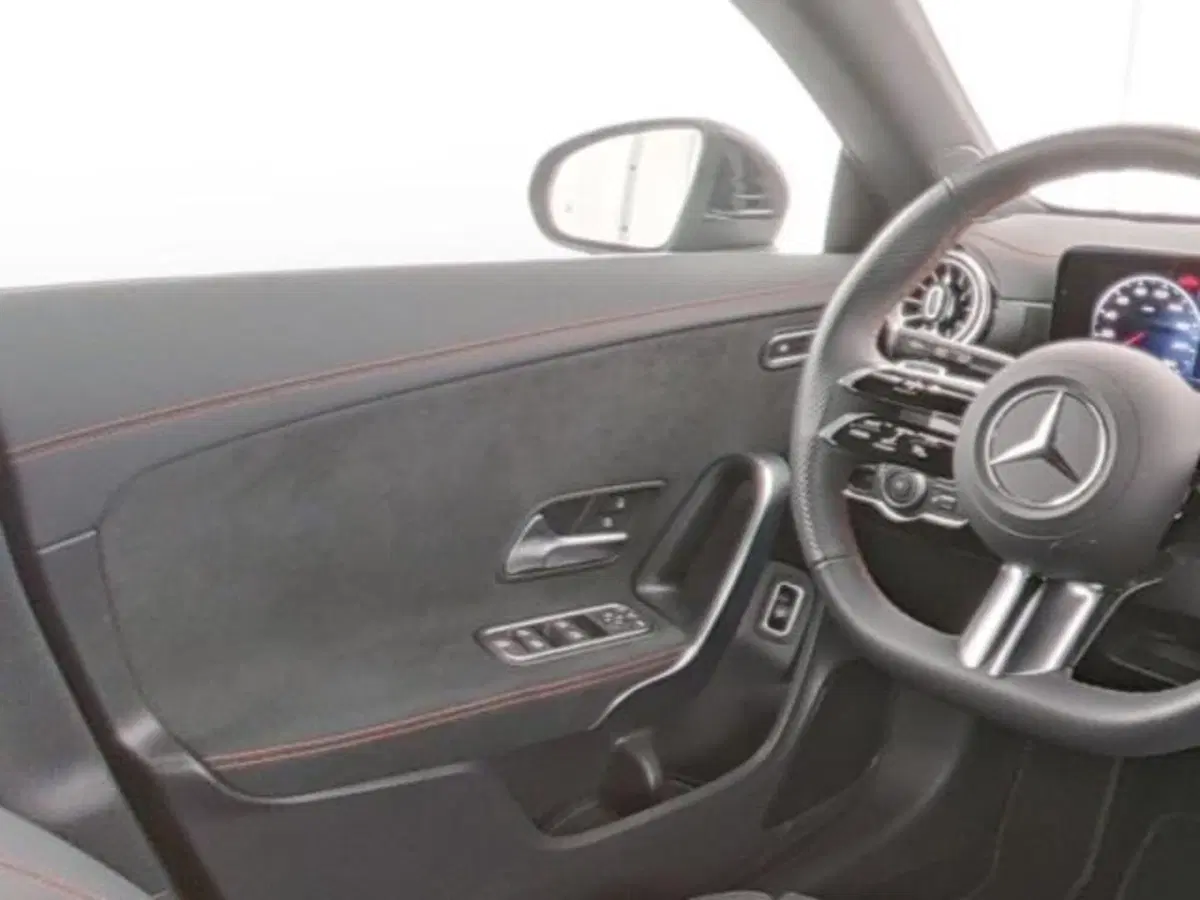 Mercedes-Benz CLA Shooting Brake usata a Milano (9)