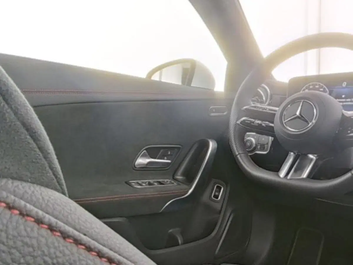 Mercedes-Benz CLA Shooting Brake usata a Milano (9)