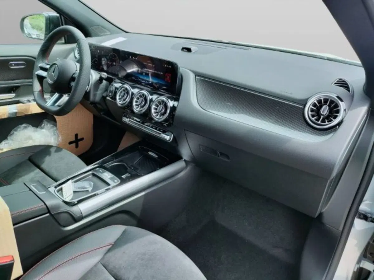 Mercedes-Benz GLA SUV nuova a Teramo (13)