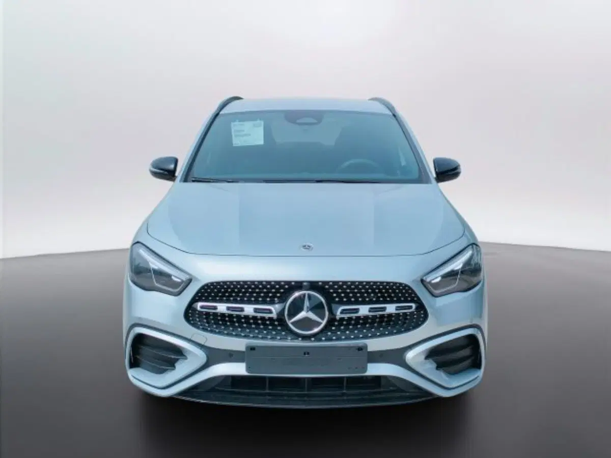 Mercedes-Benz GLA SUV nuova a Teramo (2)