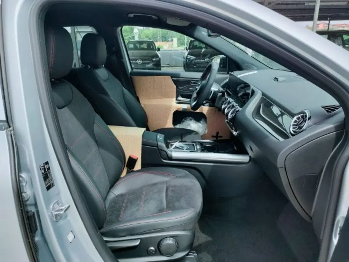 Mercedes-Benz GLA SUV nuova a Teramo (14)