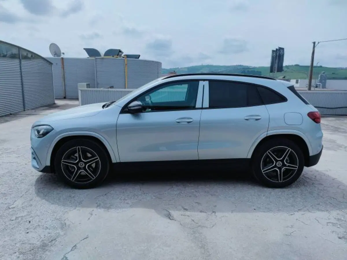 Mercedes-Benz GLA SUV nuova a Teramo (3)