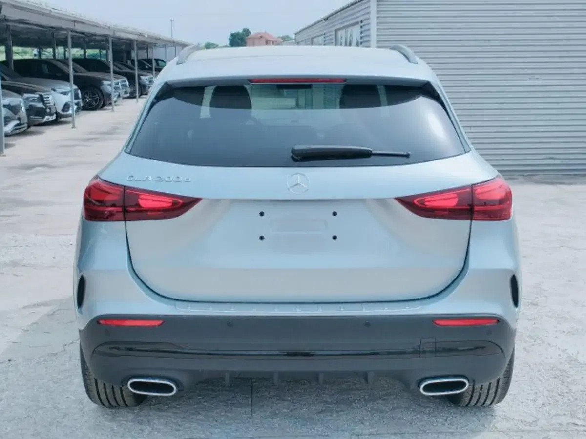Mercedes-Benz GLA SUV nuova a Teramo (4)