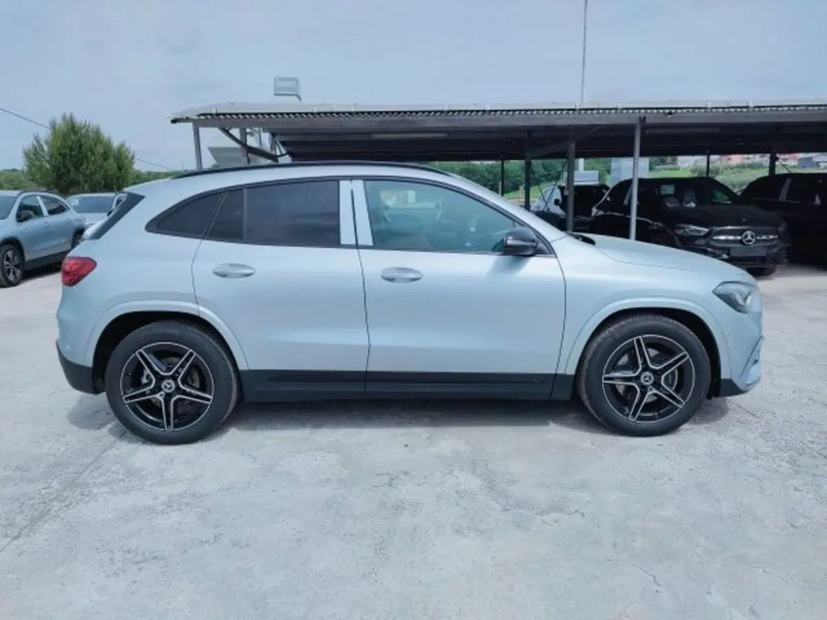 Mercedes-Benz GLA SUV nuova a Teramo (7)