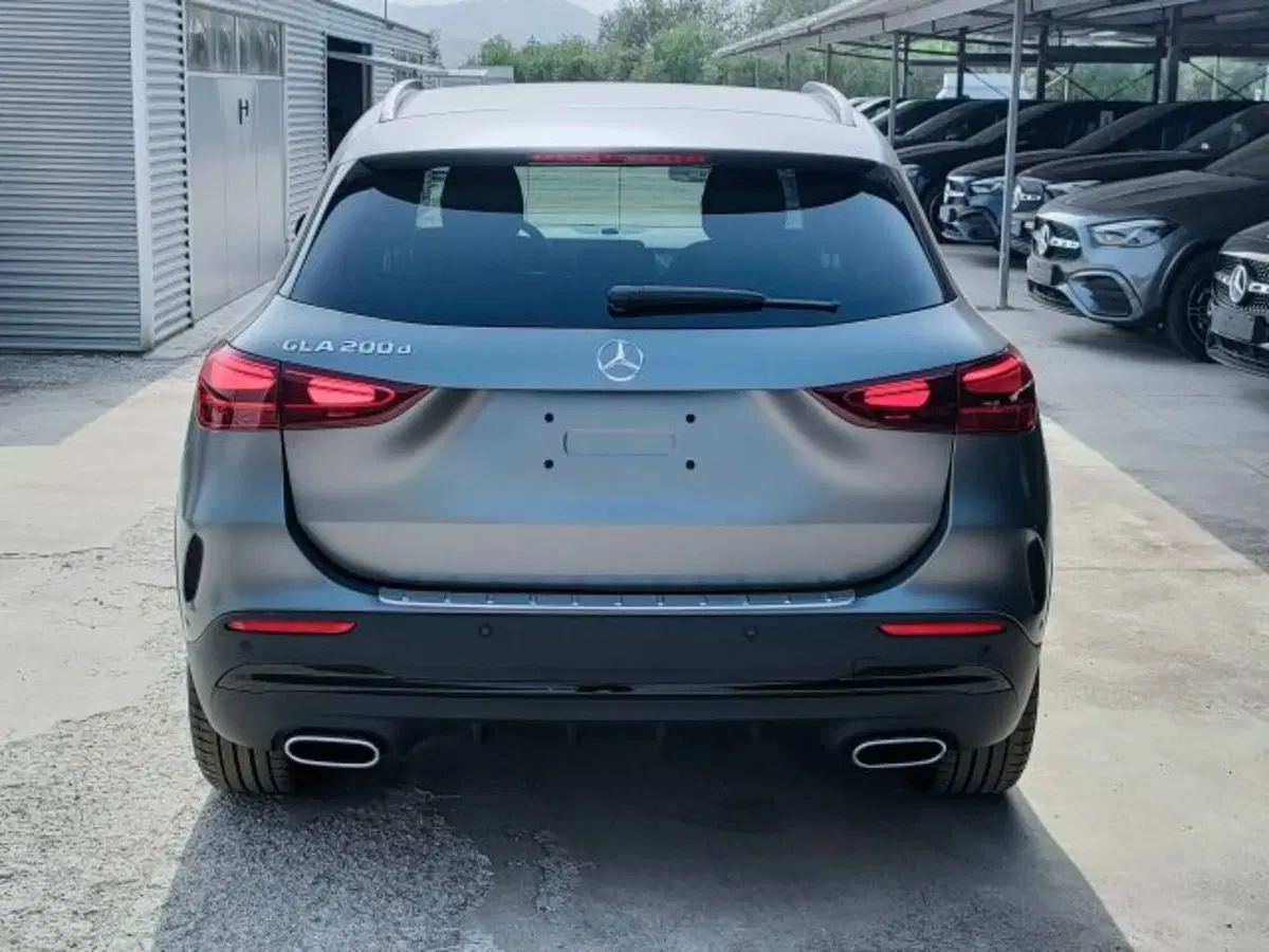 Mercedes-Benz GLA SUV nuova a Teramo (4)