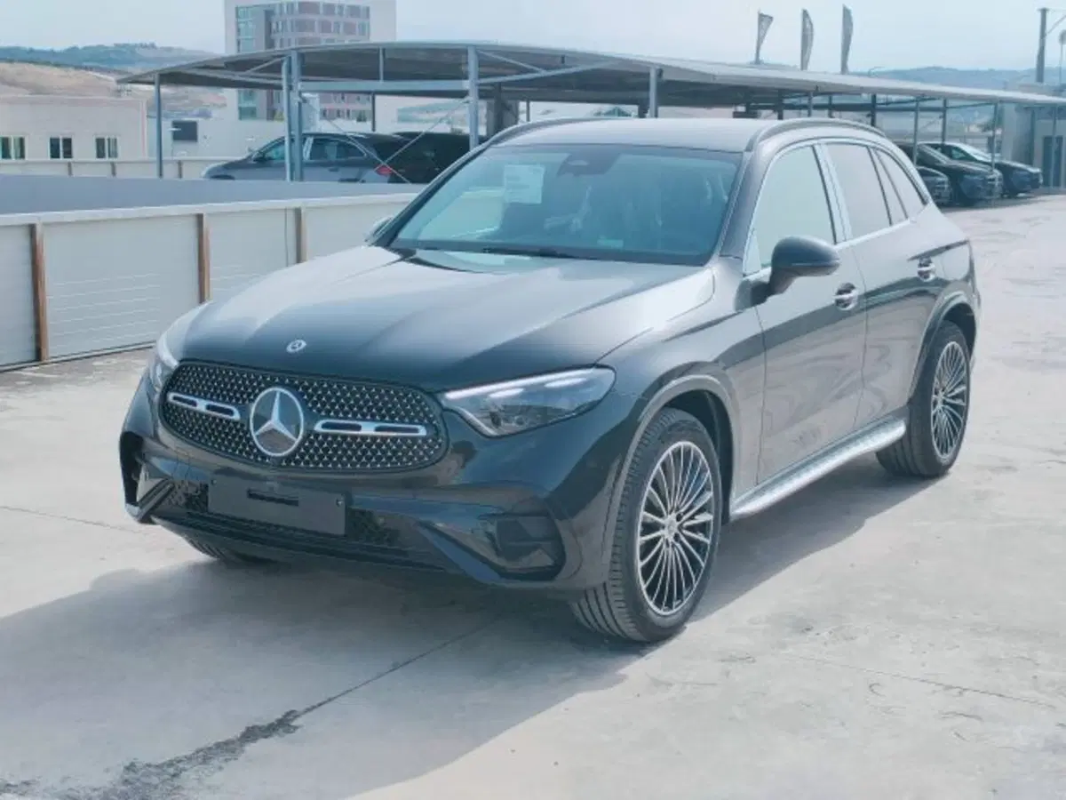 Mercedes-Benz GLC SUV nuova a Teramo