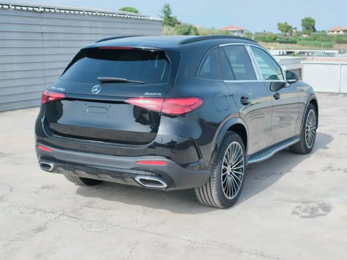 Mercedes-Benz GLC SUV nuova a Teramo (5)