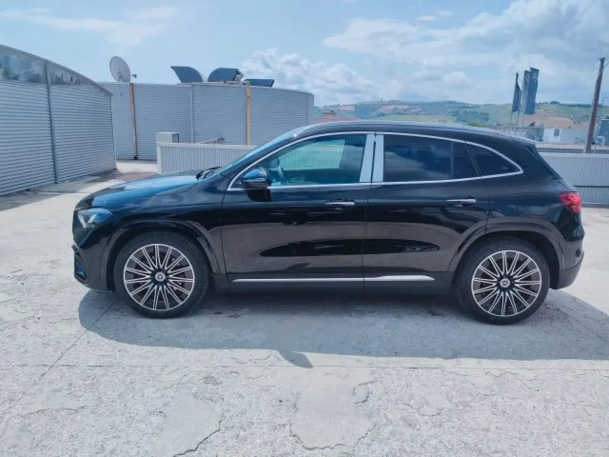 Mercedes-Benz GLA SUV nuova a Teramo (3)