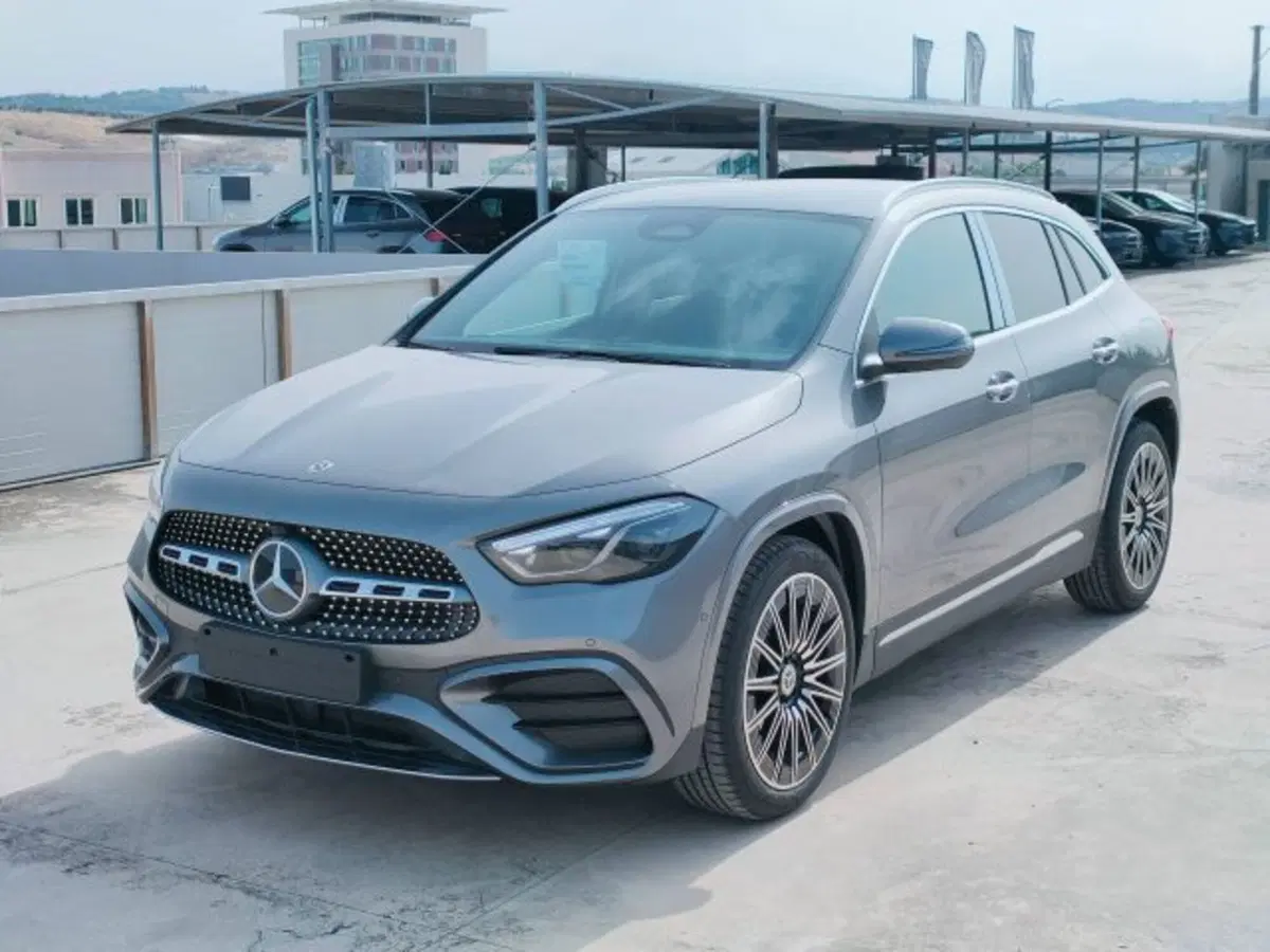 Mercedes-Benz GLA SUV nuova a Teramo