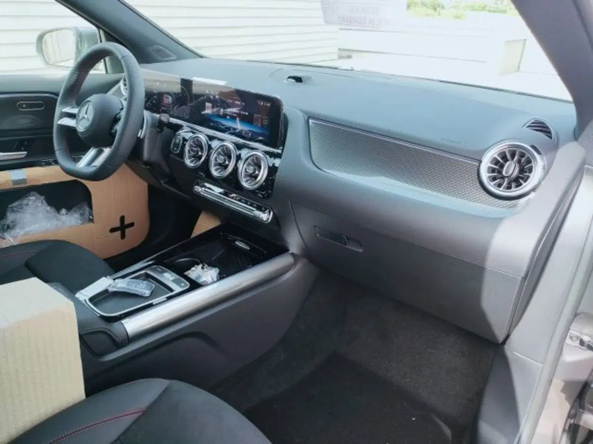 Mercedes-Benz GLA SUV nuova a Teramo (12)