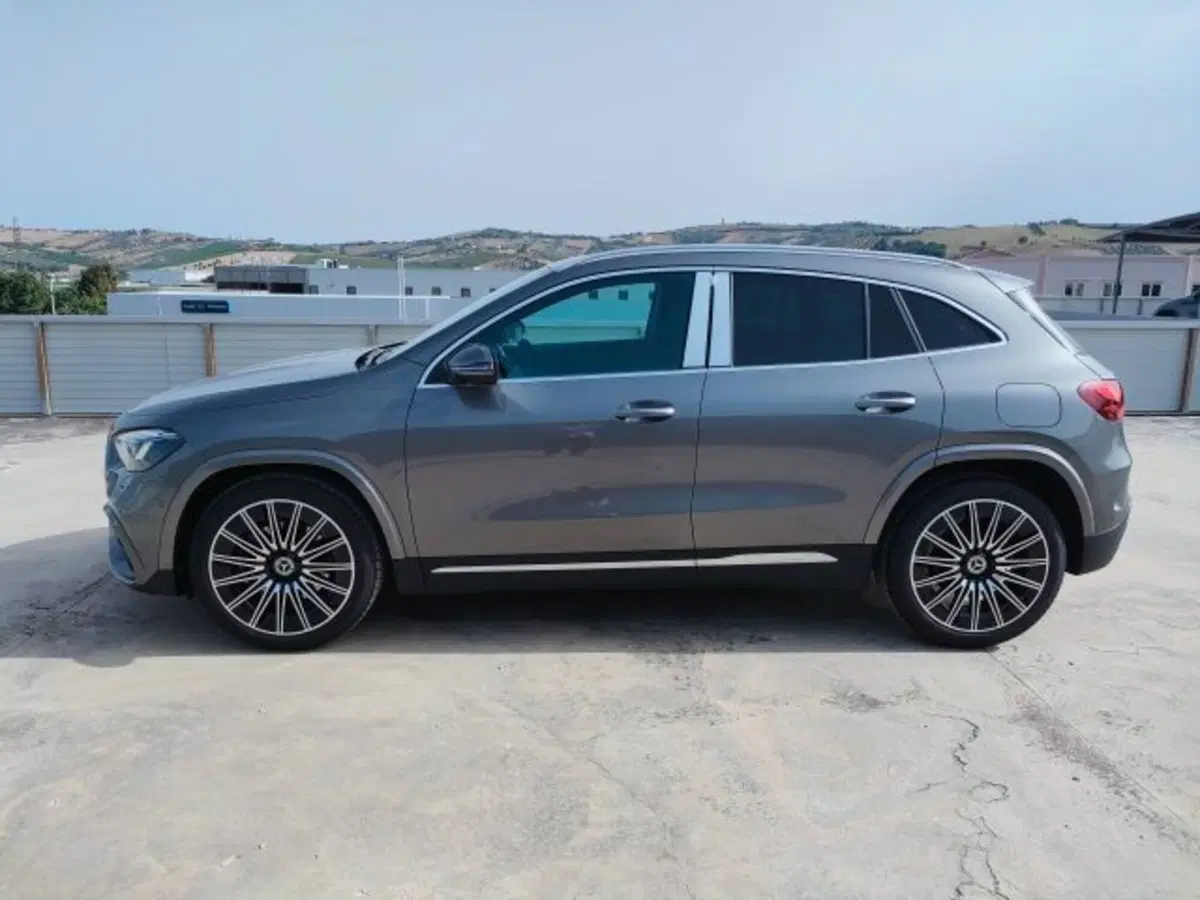 Mercedes-Benz GLA SUV nuova a Teramo (3)