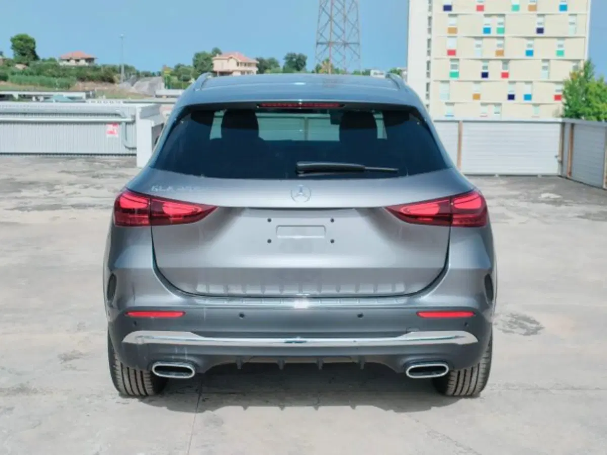Mercedes-Benz GLA SUV nuova a Teramo (4)