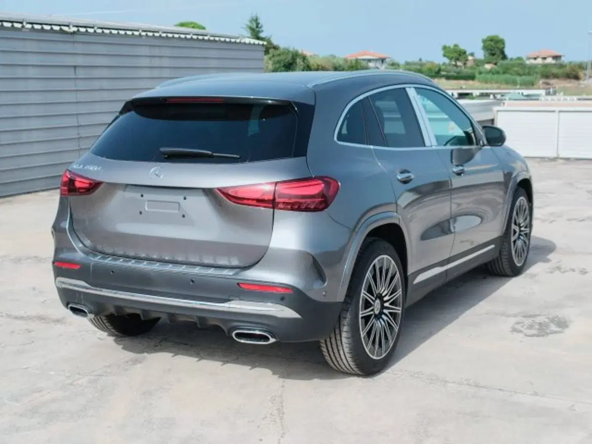 Mercedes-Benz GLA SUV nuova a Teramo (6)