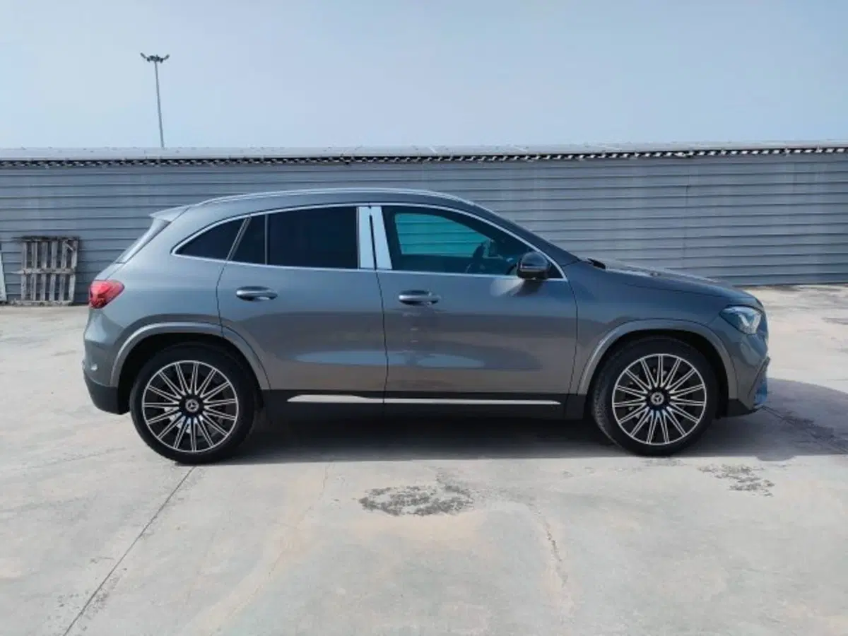 Mercedes-Benz GLA SUV nuova a Teramo (7)