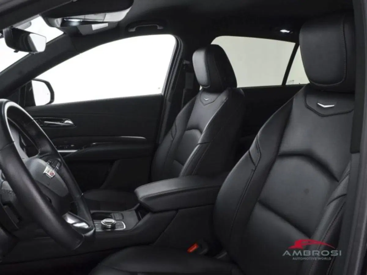 Cadillac XT4 usata a Perugia (9)