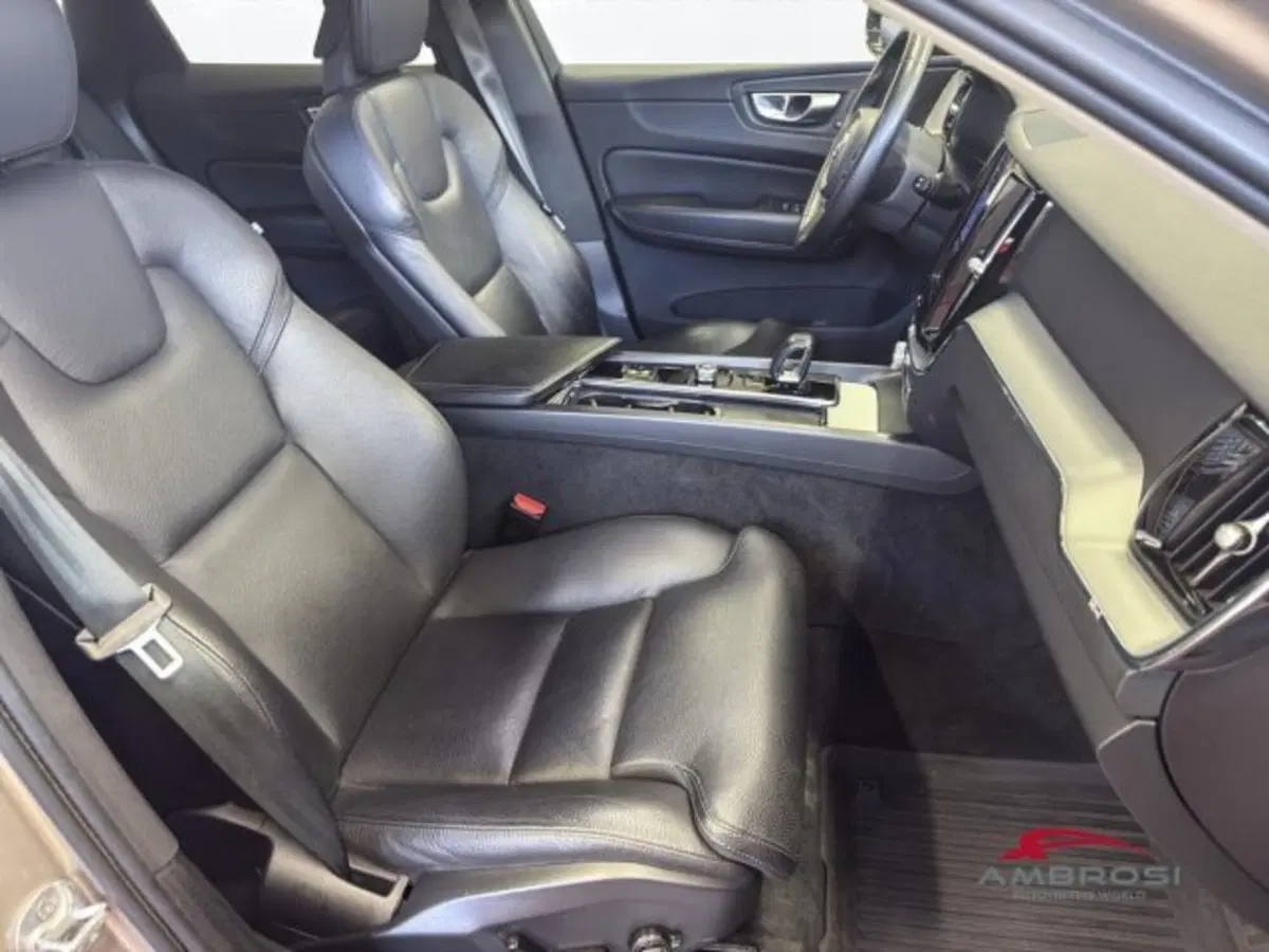 Volvo XC60 usata a Perugia (11)