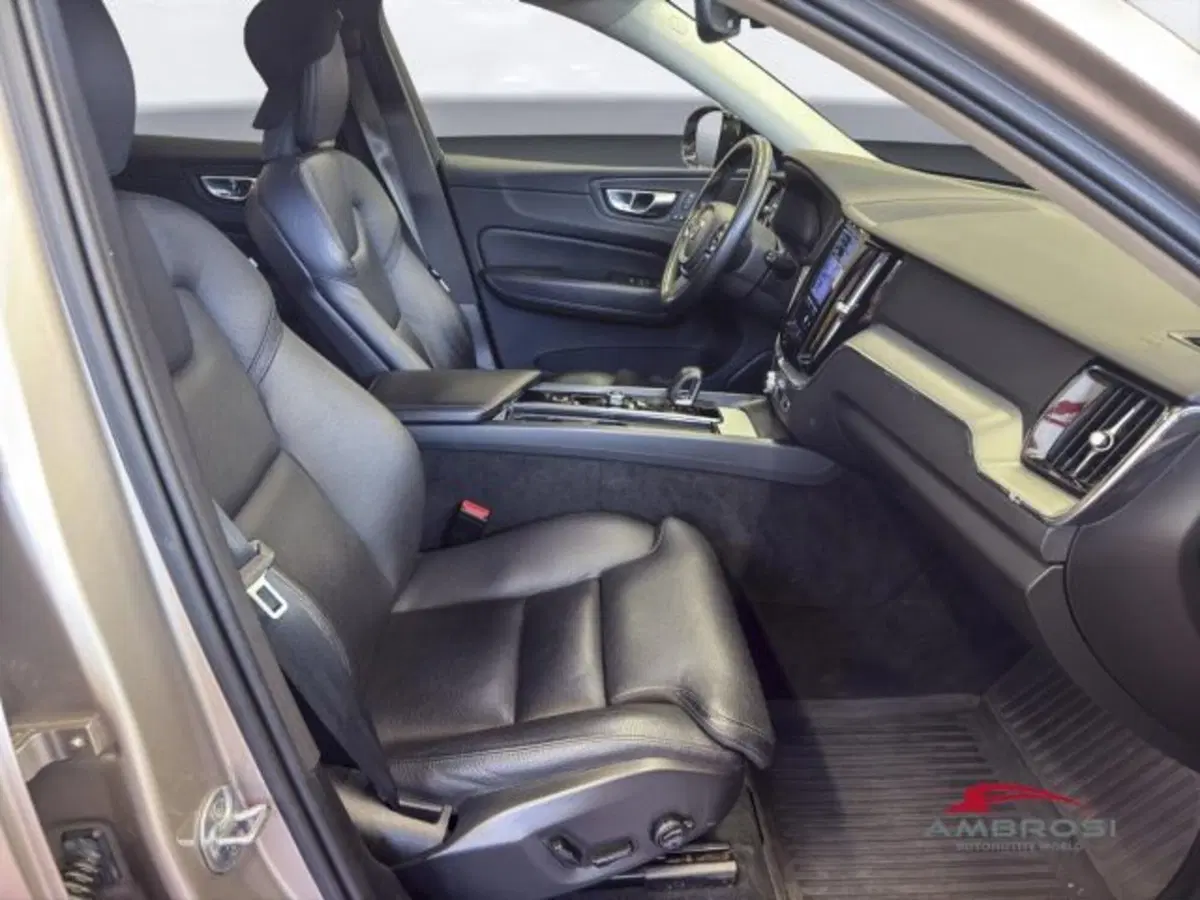 Volvo XC60 usata a Perugia (12)