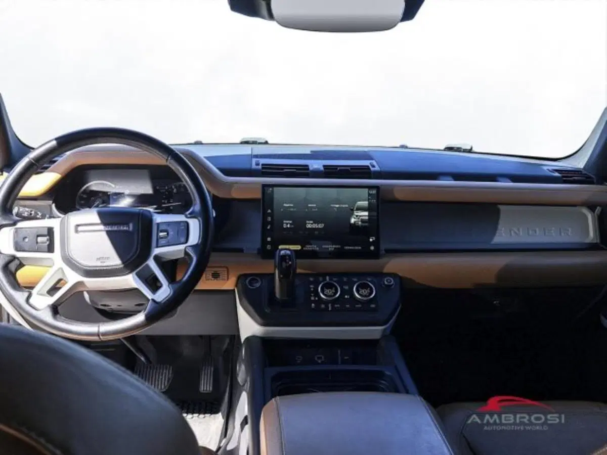Land Rover Defender usata a Perugia (12)