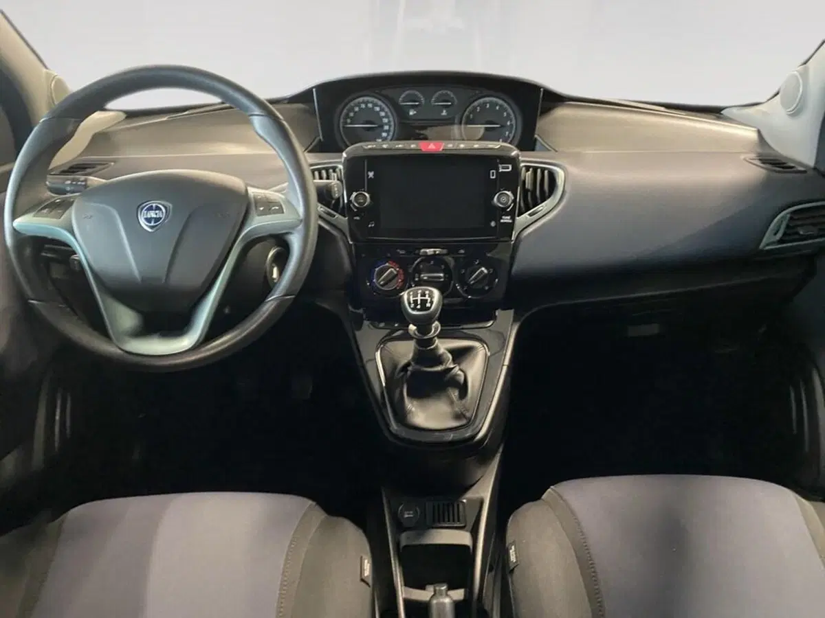 Lancia Ypsilon usata a Torino (6)