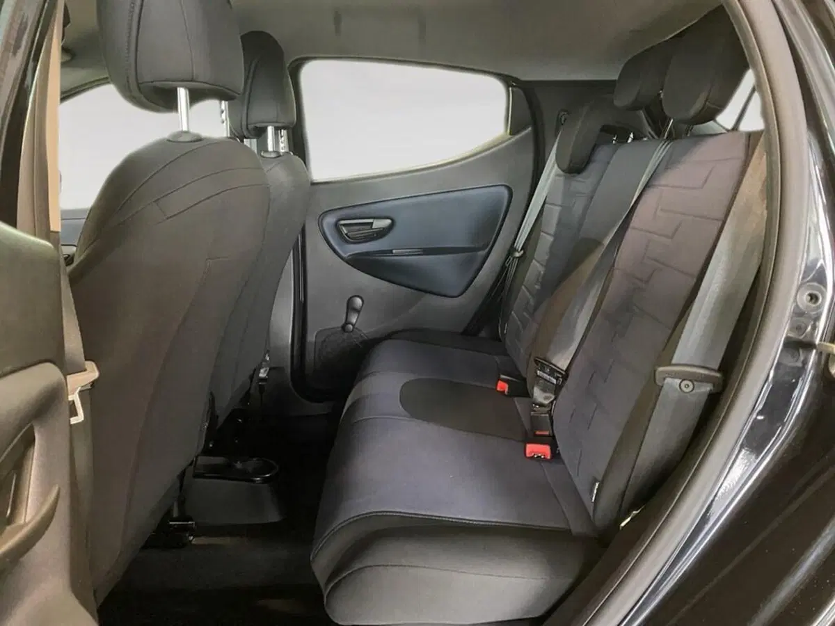 Lancia Ypsilon usata a Torino (8)