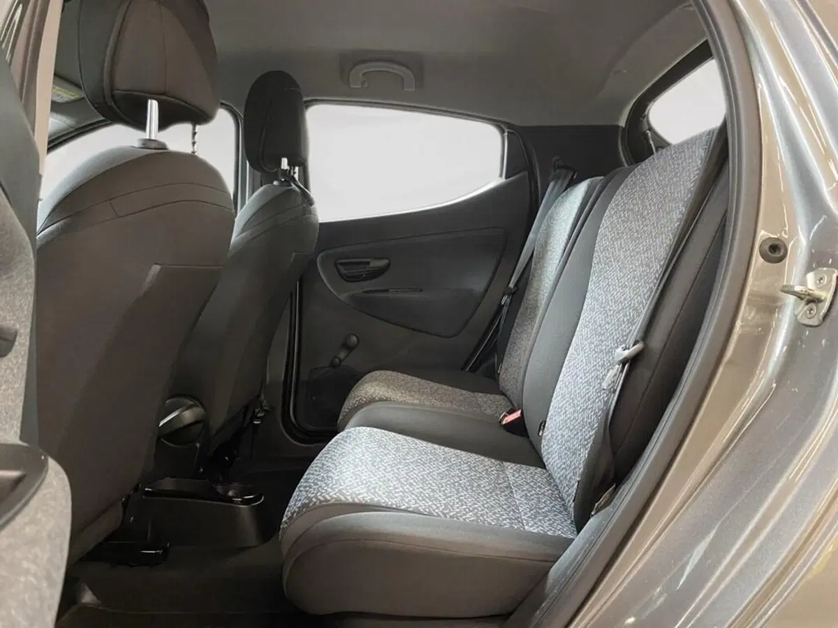 Lancia Ypsilon usata a Torino (8)
