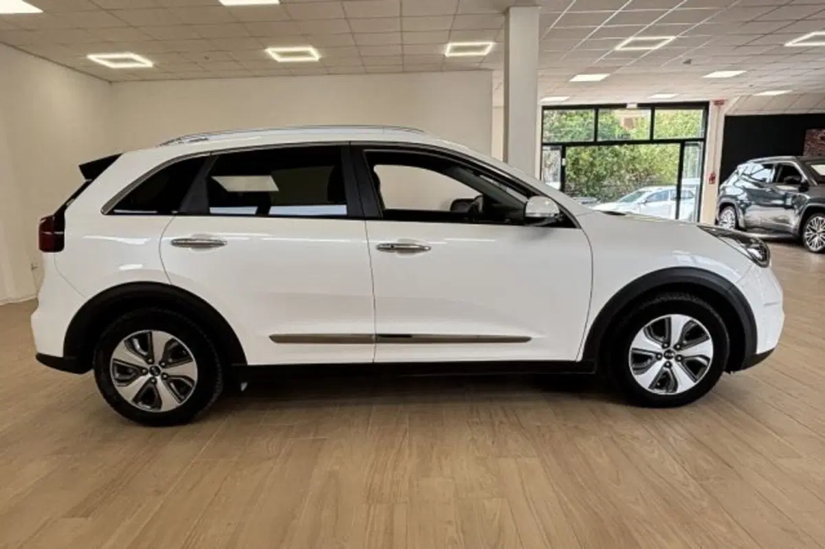 Kia Niro usata a Latina (4)