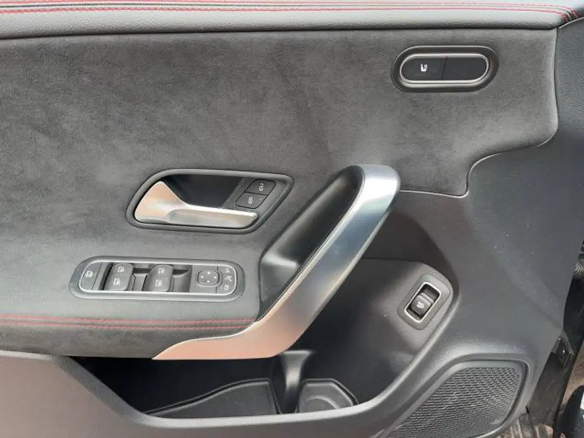 Mercedes-Benz CLA Shooting Brake usata a Milano (12)