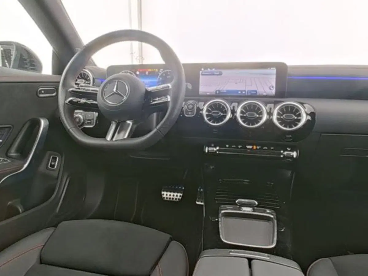 Mercedes-Benz CLA Shooting Brake usata a Milano (6)