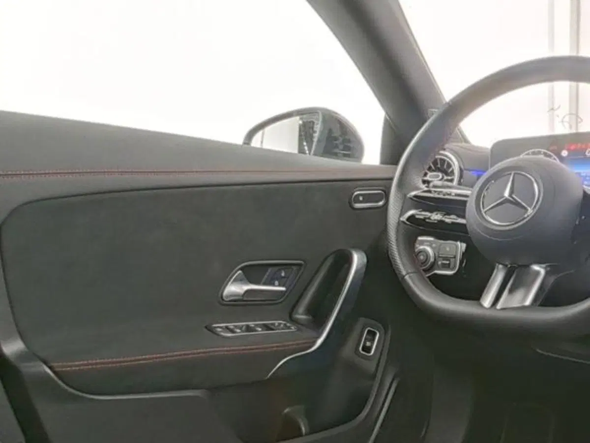 Mercedes-Benz CLA Shooting Brake usata a Milano (9)