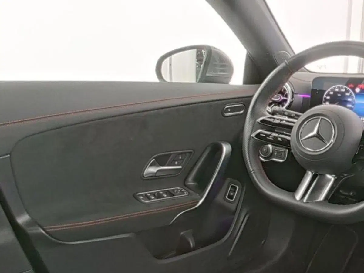 Mercedes-Benz CLA Shooting Brake usata a Milano (9)
