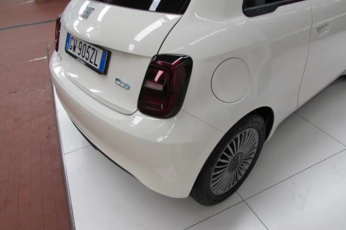 Fiat 500e usata a Milano (13)