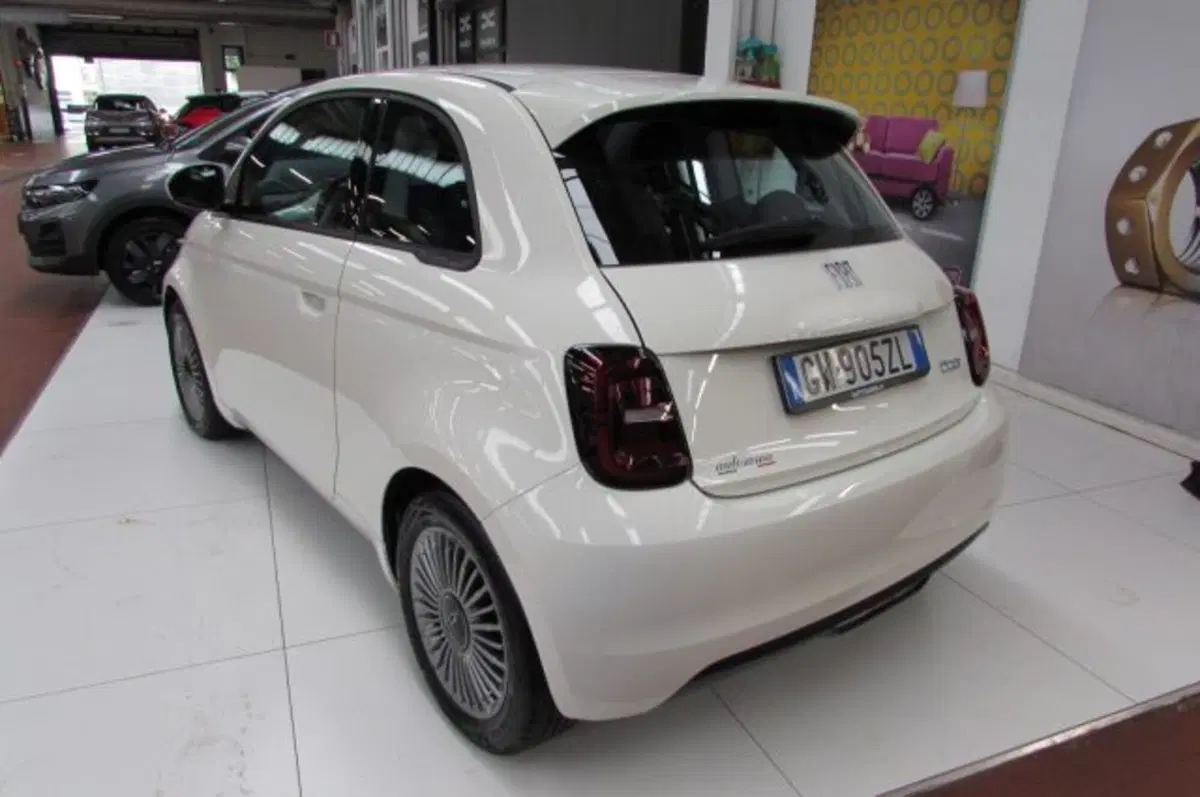 Fiat 500e usata a Milano (4)