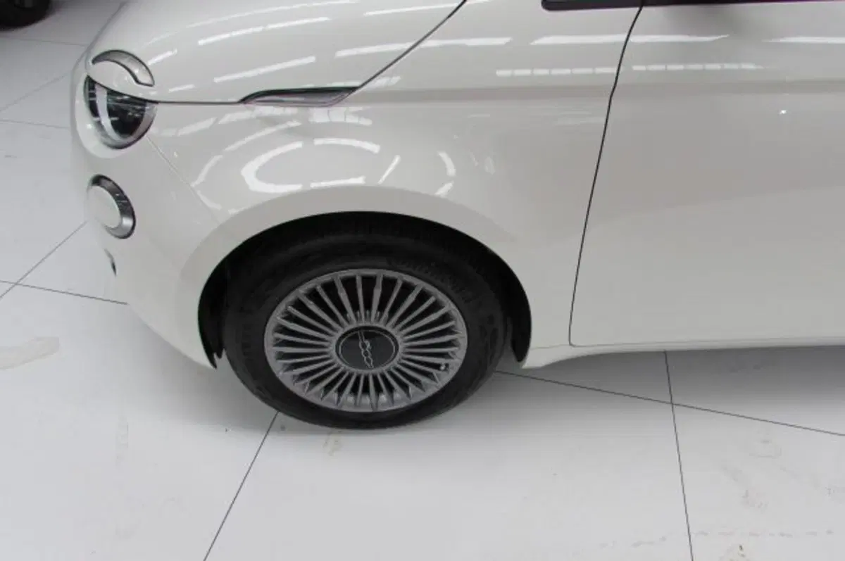 Fiat 500e usata a Milano (6)