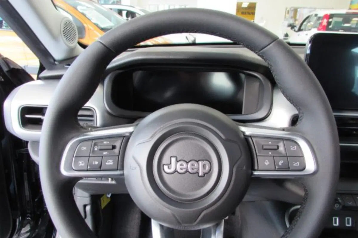 Jeep Avenger nuova a Milano (12)