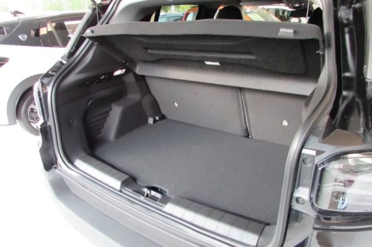 Jeep Avenger nuova a Milano (14)