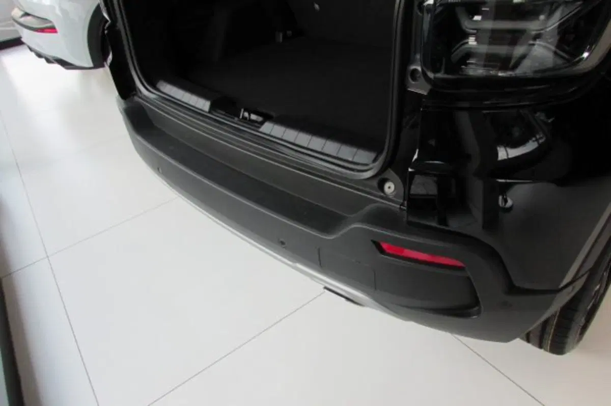 Jeep Avenger nuova a Milano (15)
