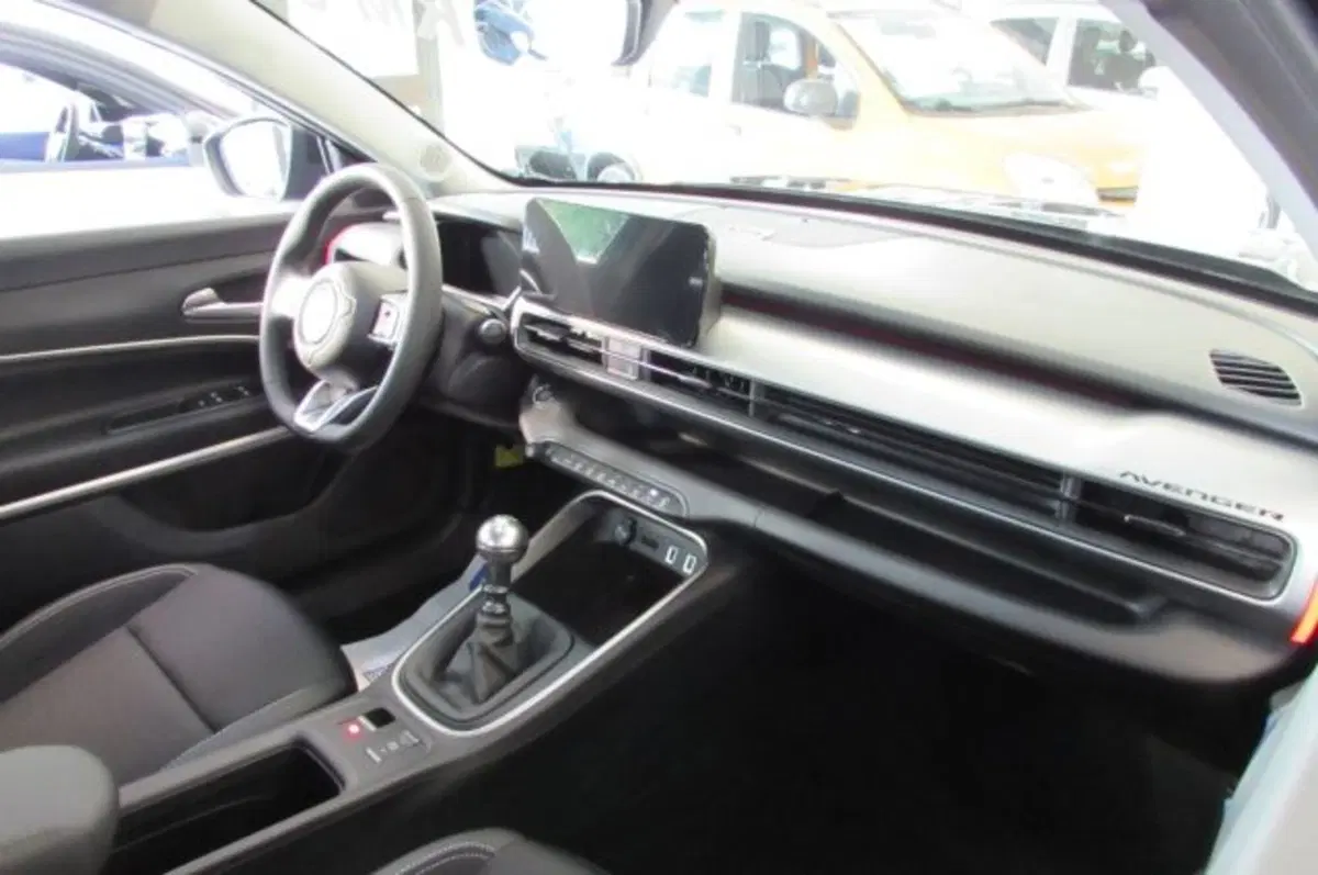 Jeep Avenger nuova a Milano (16)