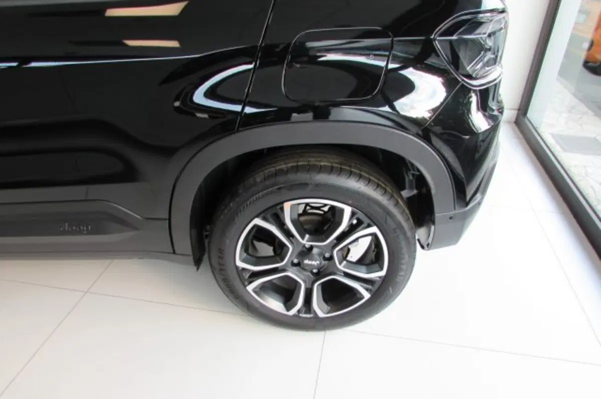 Jeep Avenger nuova a Milano (5)