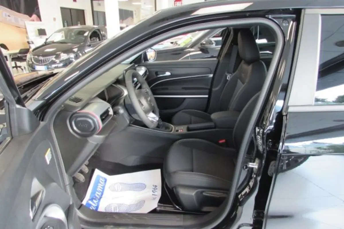 Jeep Avenger nuova a Milano (6)